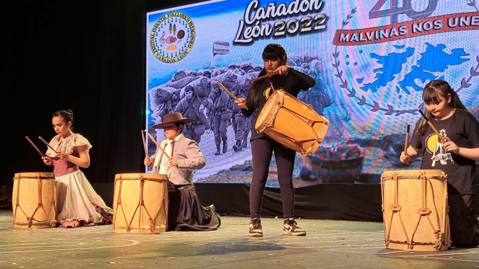 La Escuela Provincial de Danzas festejó el Mes de la Tradición
